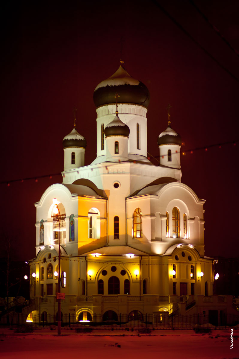 Храм Рождества Христова в Мытищах ночью