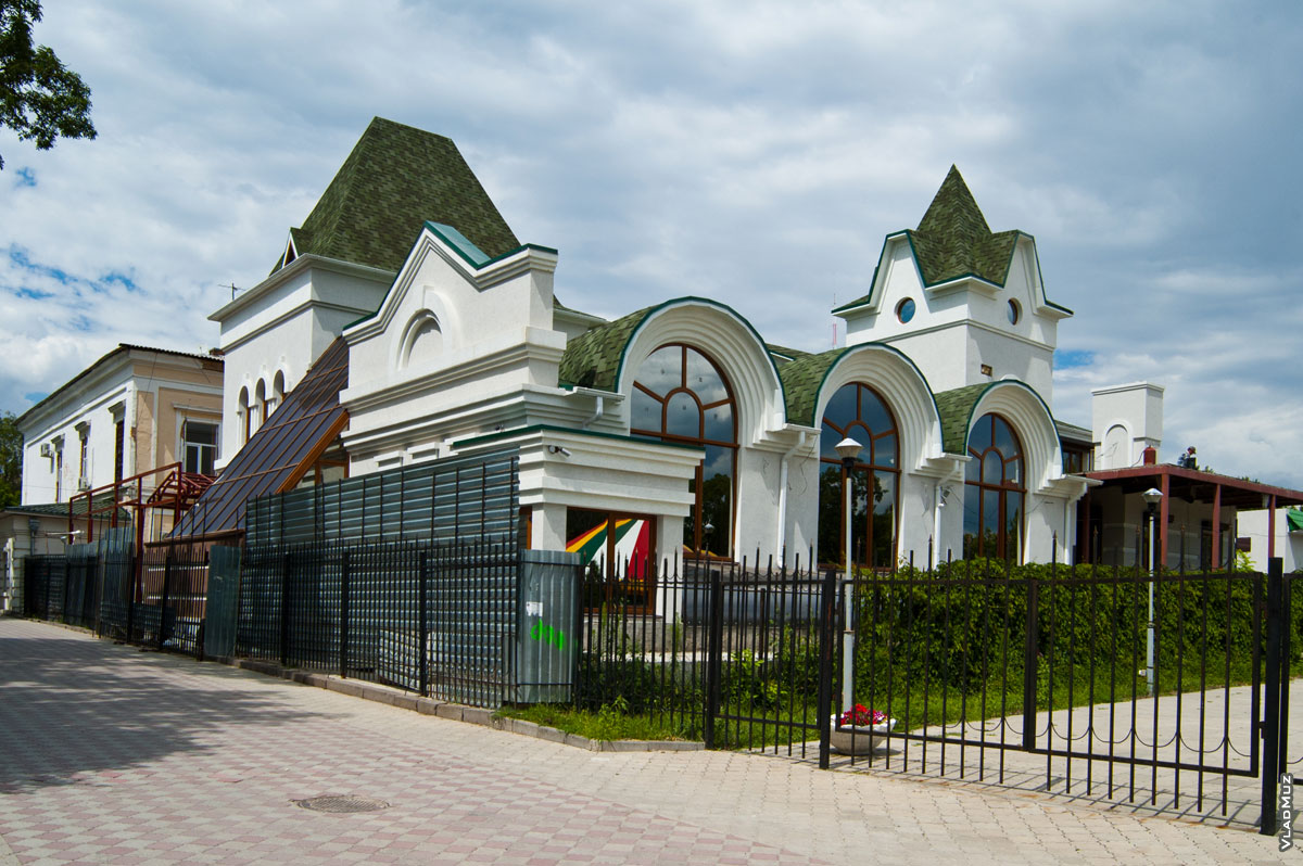 Фото архитектуры в районе Александровского сада в Новочеркасске