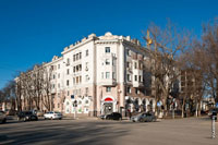 Красивый, высокий 5-ти этажный дом улице Московской - самое красивое, что построили перед хрущевской эпохой