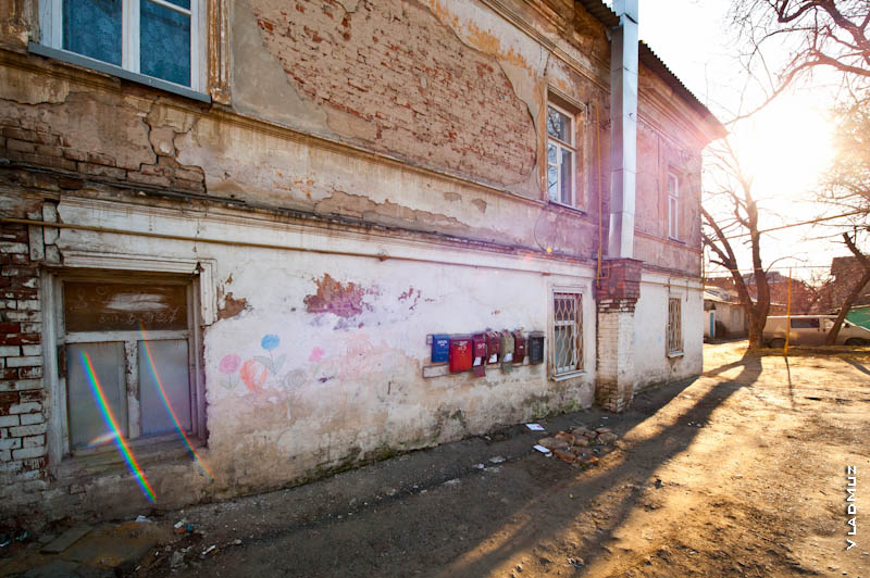 Фото почтовых ящиков во дворе дома в Новочеркасске