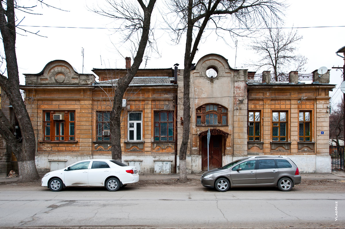 Фото старинной архитектуры Новочеркасска на улице Дубовского