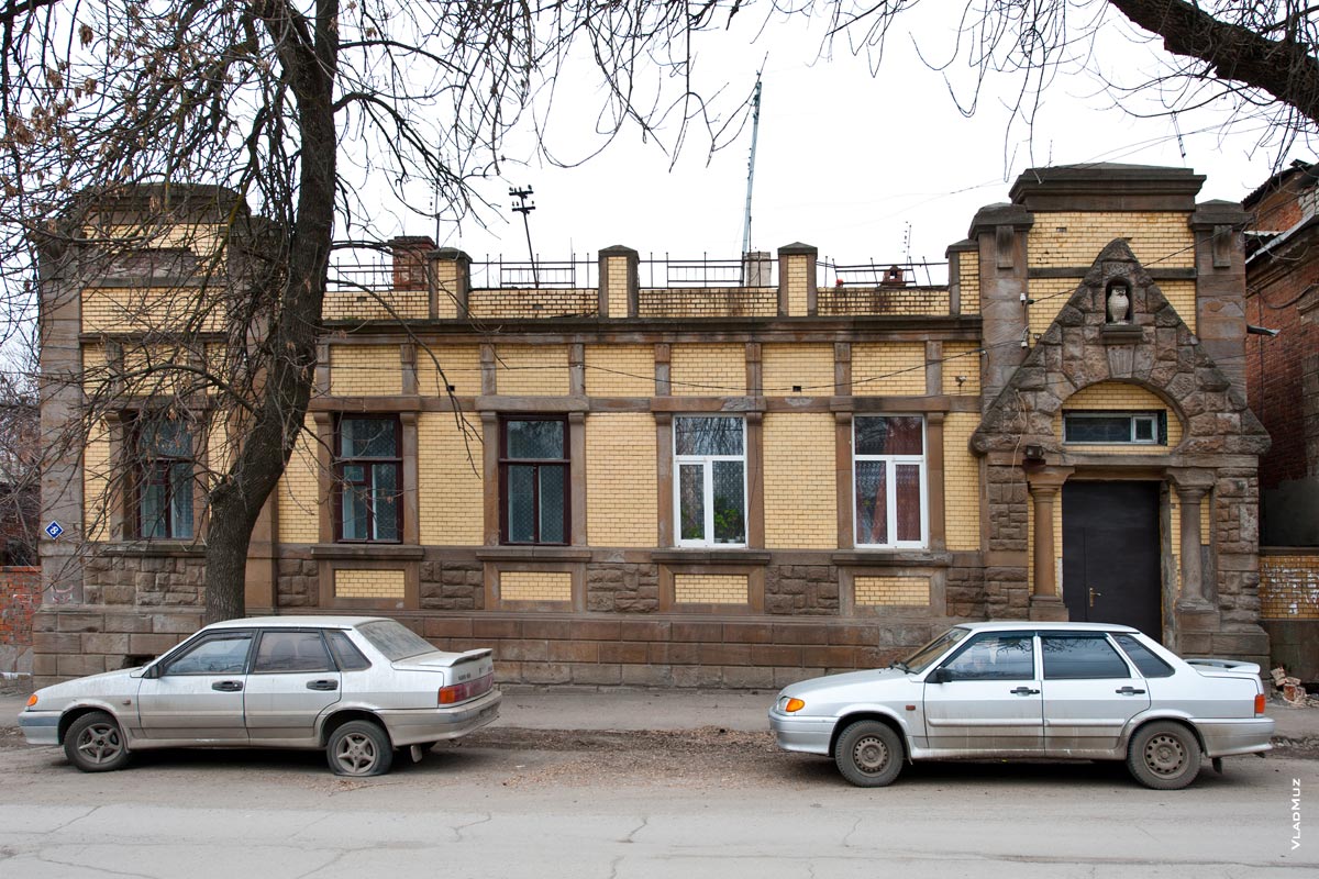 Фото дома с совой на входе на улице Дубовского в Новочеркасске