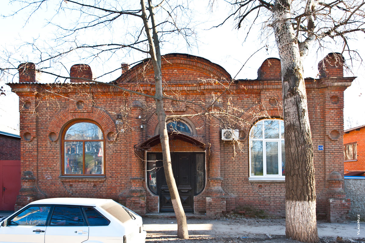 Фото старинного дома на улице Просвещения в Новочеркасске