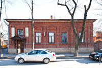 Простой и красивый 1-этажный дом из красного кирпича