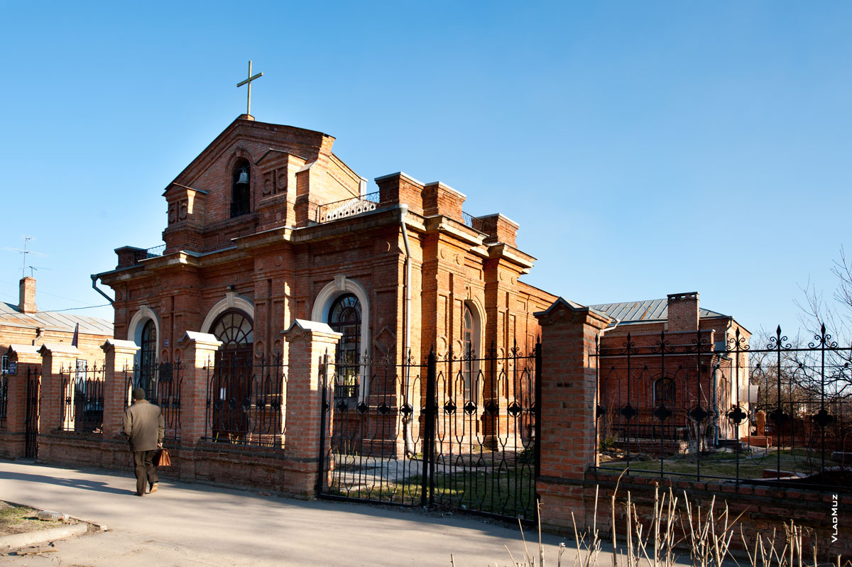 Фото здания Римско-католического прихода в Новочеркасске с другой стороны