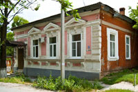 Старинный 1-этажный дом на улице Пушкинской в Новочеркасске