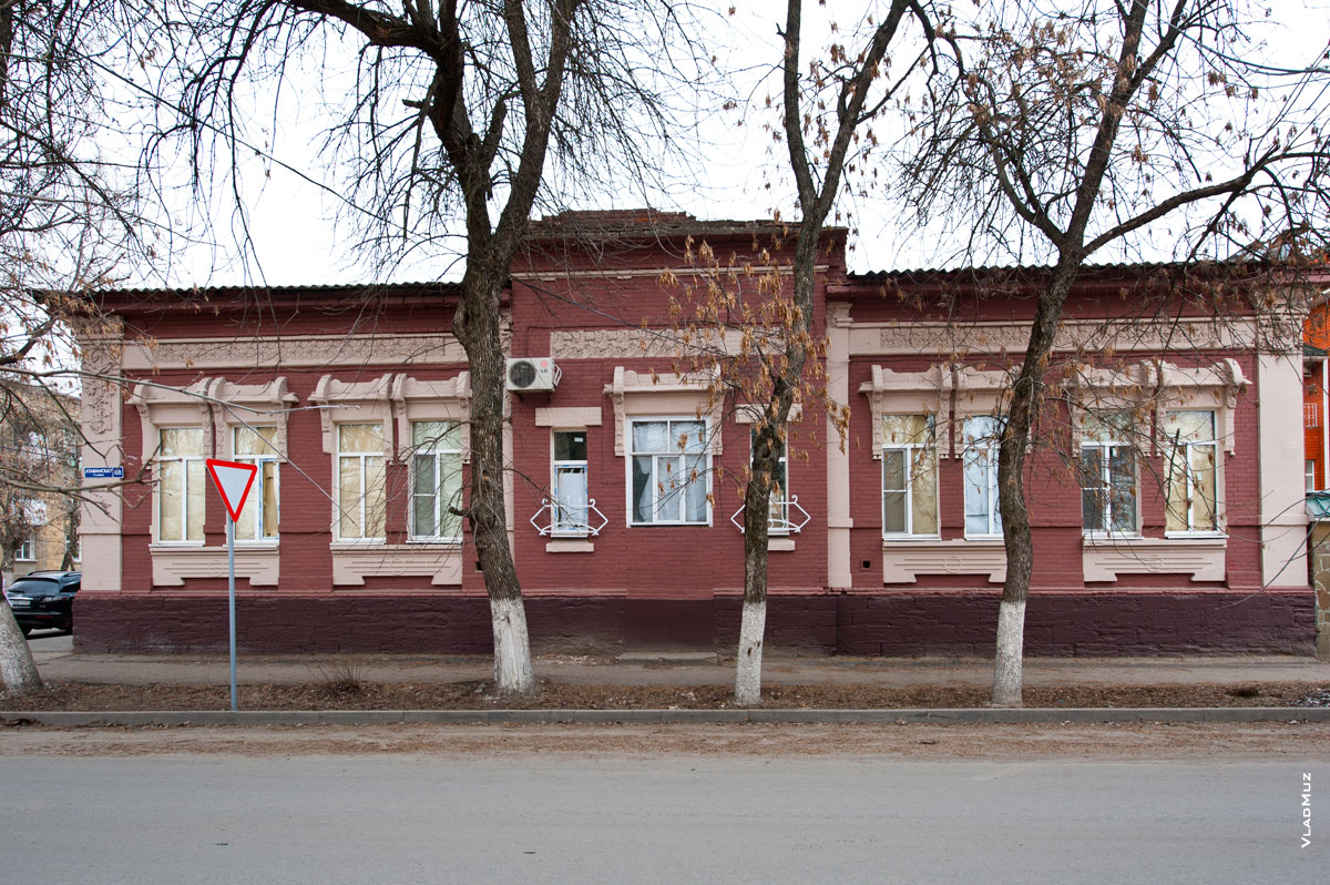 Фото красивого 1-этажного дома на улице Атаманской в Новочеркасске
