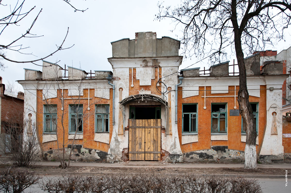 Фото старинного дома - бывшего неврологического отделения больницы скорой медпомощи г. Новочеркасска