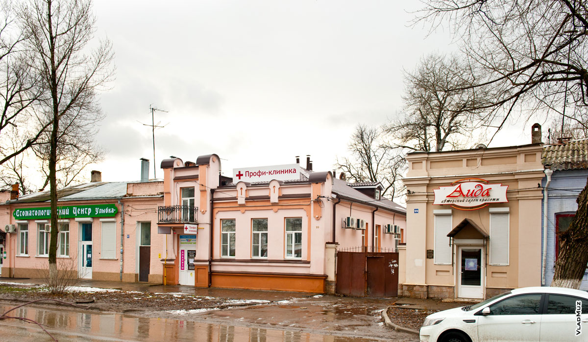 Фото 1-этажных старинных домов на проспекте Ермака в Новочеркасске