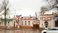 Ряд 1-этажных старинных домов на проспекте Ермака в Новочеркасске
