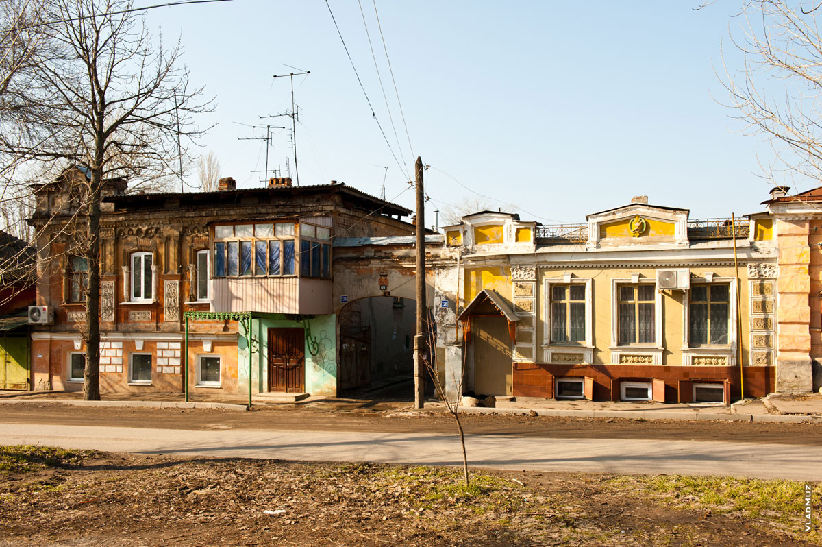 Фото 2-х старинных домов на улице Комитетской в Новочеркасске