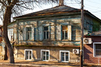 Были и есть в Новочеркасске и такие простые деревянные дома