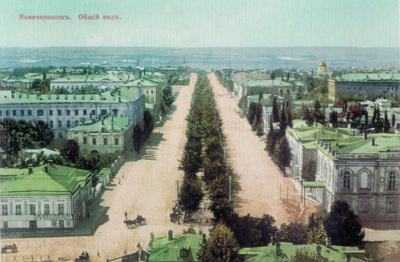 Старинная открытка с видом Новочеркасска на Платовский проспект