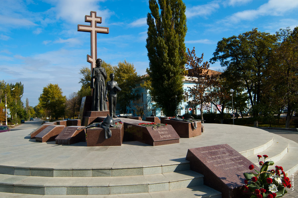 Фото памятника Примирения и Согласия в Новочеркасске
