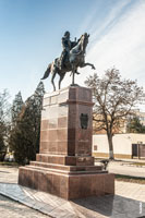 HD-фото конного памятника атаману Платову в Новочеркасске на постаменте (2832 на 4256 пикселей)