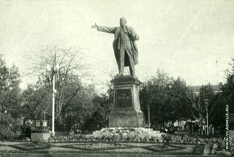 Фото памятника Ленину в Новочеркасске