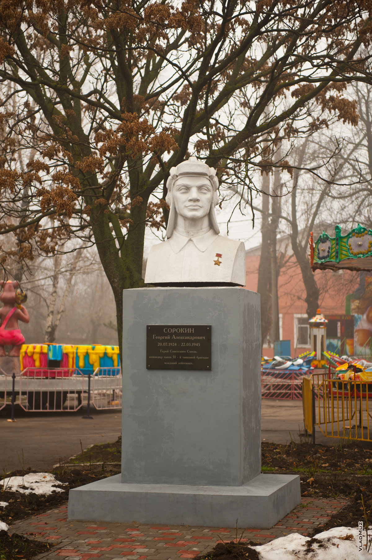 Фото памятника Герою Советского Союза командиру танка Сорокину Георгию Александровичу в Новочеркасске