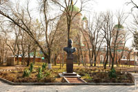 Общий вид памятника Василию Васильевичу Орлову-Денисову в Александровском парке