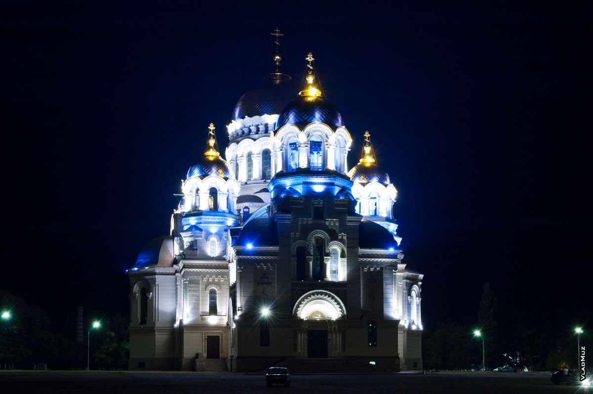 Еще один общий вид Вознесенского Войскового Кафедрального собора ночью со стороны Платовского проспекта