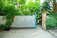 Вход в парк Толоконникова располагается за неприметной дверью