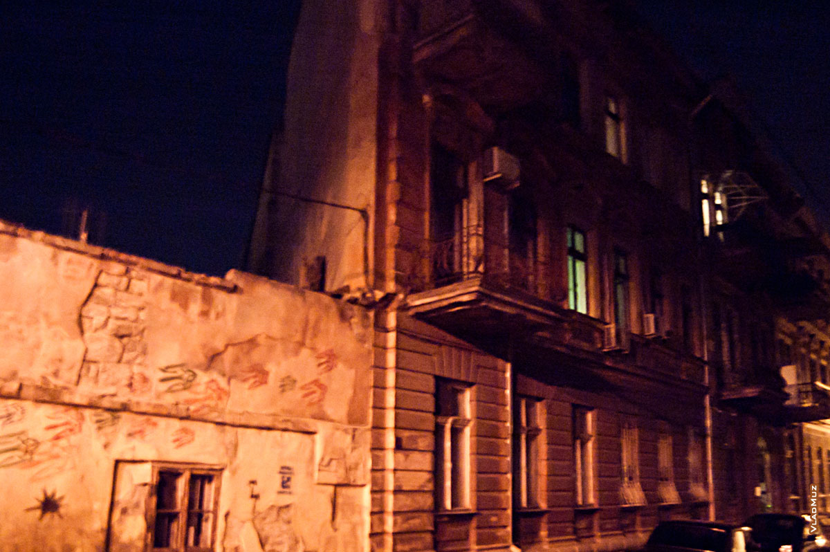 Одесса, фото 25, треугольный дом №4 в Воронцовском переулке - Дом одной стенки или Ведьмин дом