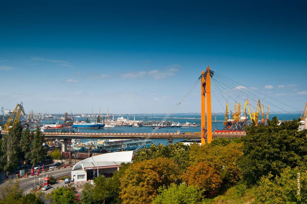 Вид с Тещиного моста на Практическую гавань Морского порта Одессы