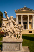 HD-фото копии скульптурной группы «Лаокоон и его сыновья» и портика центрального входа в Одесский археологический музей в HD-качестве с разрешением 2000 на 3000 пикселей