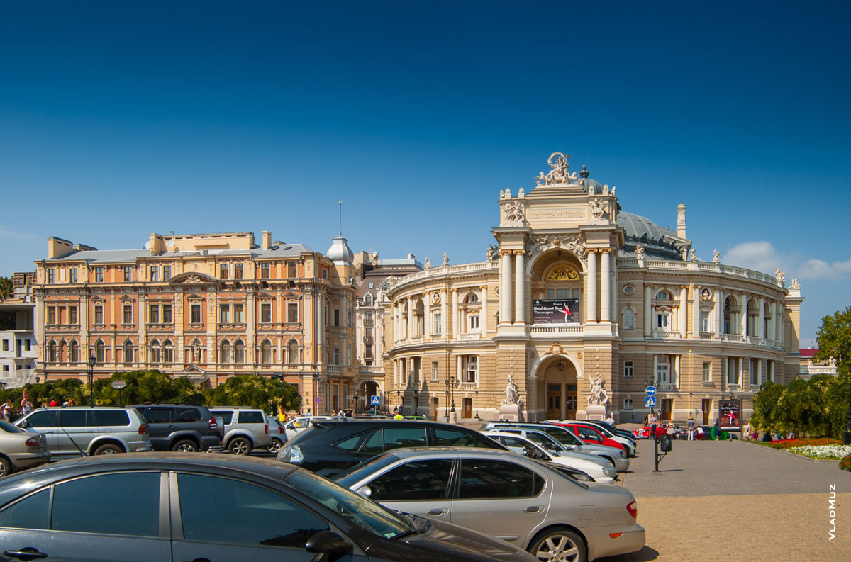 Фото г. Одессы: дом Навроцкого и Одесский театр оперы и балета