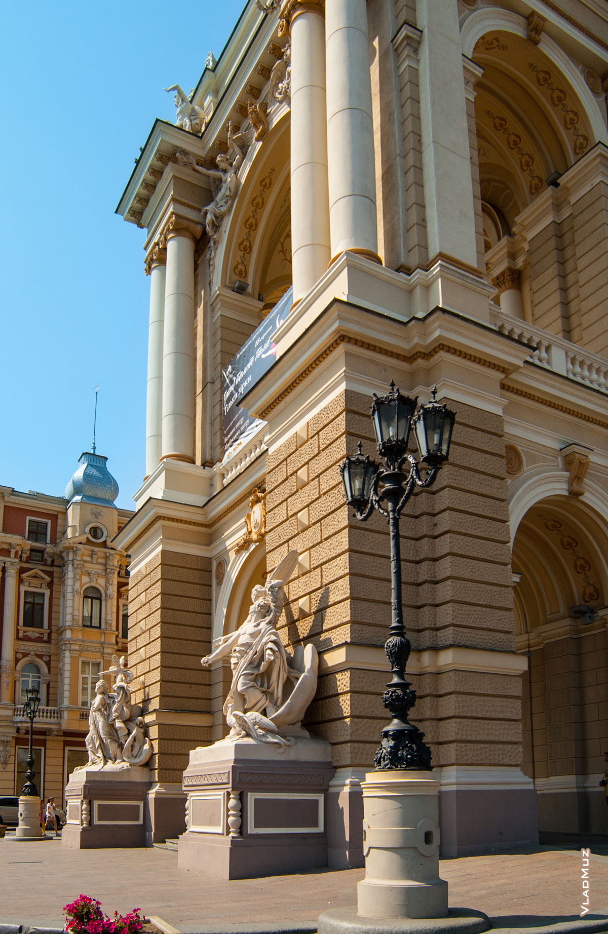 Фото входа в Одесский театр оперы и балета