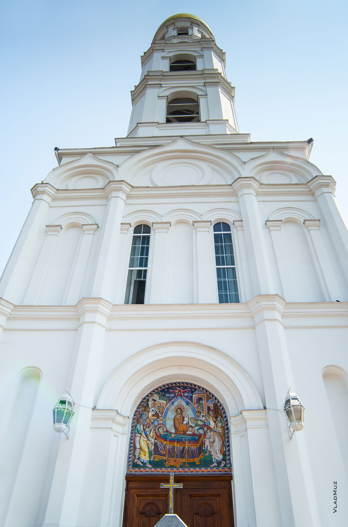 Фото г. Одессы: вход в Свято-Успенский кафедральный собор и башня колокольни