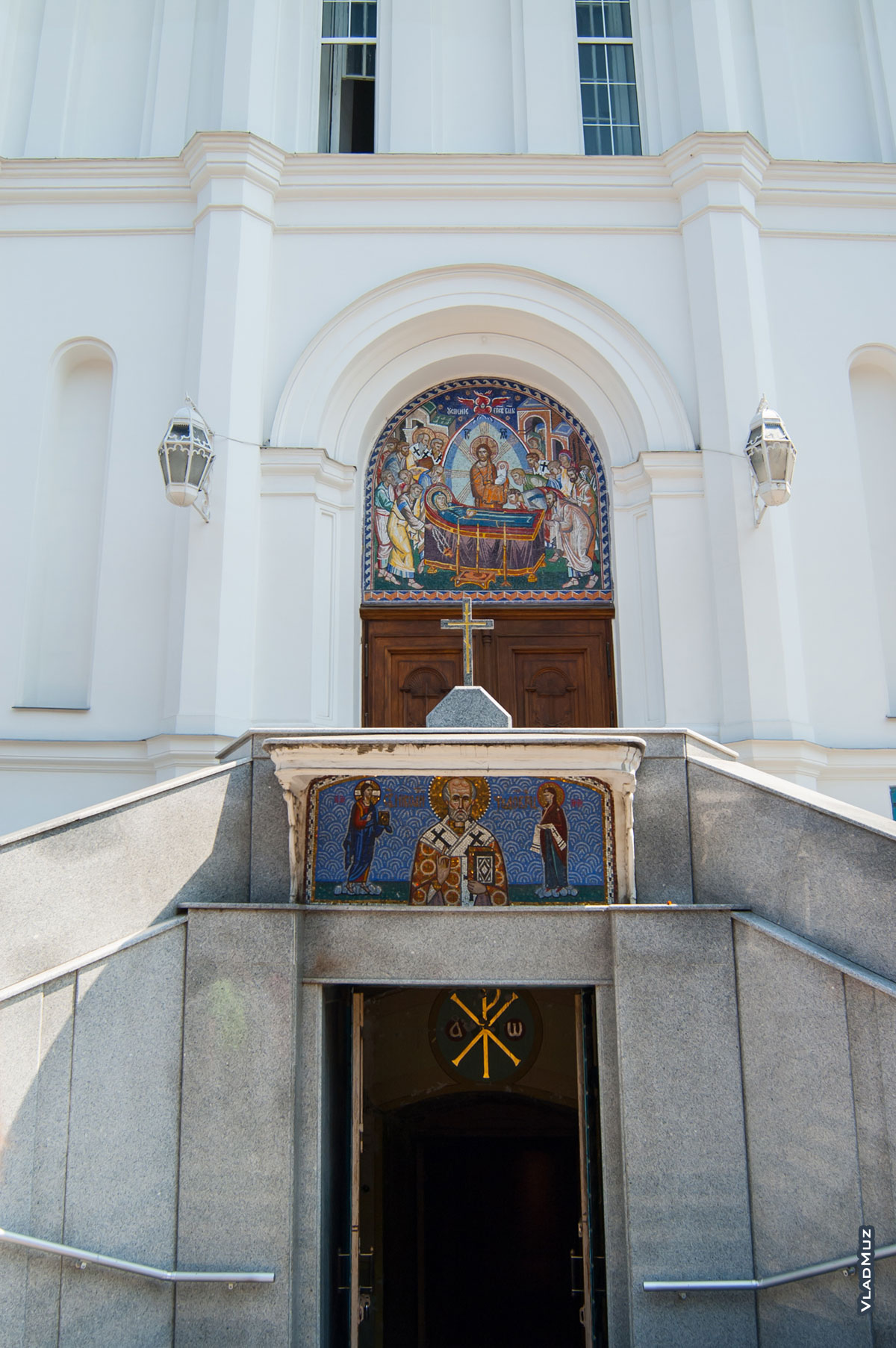 Фото г. Одессы: мозаика (или фрески) над входами в Свято-Успенский кафедральный собор