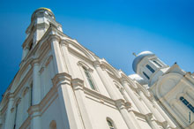 Фото ахитектурных форм Свято-Успенского кафедрального собора в Одессе в HD-качестве с разрешением 3008 на 2000 пикселей