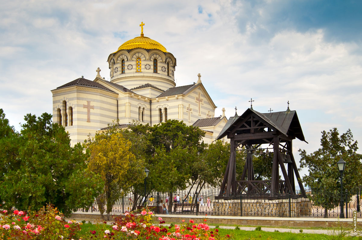 Фото Херсонеса Таврического - колокола и Владимирский собор