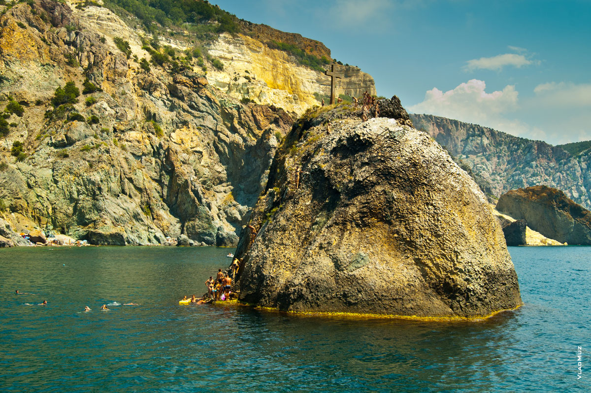 Фото скалы святого Явления на Фиоленте со стороны Черного моря