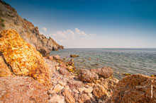 Красивое фото камней и скал Яшмового пляжа на мысе Фиолент в Крыму