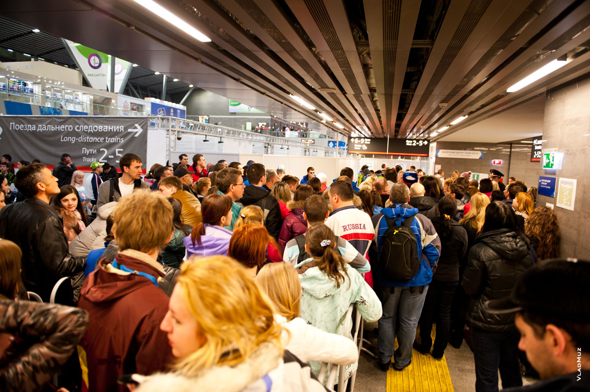 Фото очередей за билетами на Олимпиаду «Сочи 2014» на вокзале Адлера