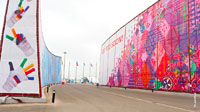 Фото рекламных растяжек с олимпийской рекламой между Авантплощадью и Олимпийской площадью