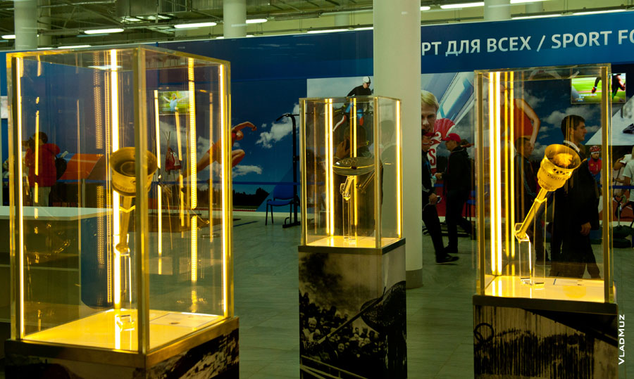 Фото выставки олимпийских факелов из личной коллекции князя Монако Альберта II
