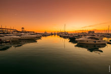 Фото яхтенной марины в Морском порту Сочи на закате солнца в HD качестве с разрешением 6100 на 4065 пикселей