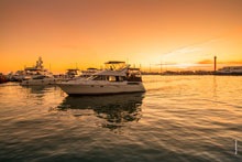 Фото яхт и катеров в гавани Морвокзала в Сочи на закате солнца в HD качестве с разрешением 6192 на 4128 пикселей