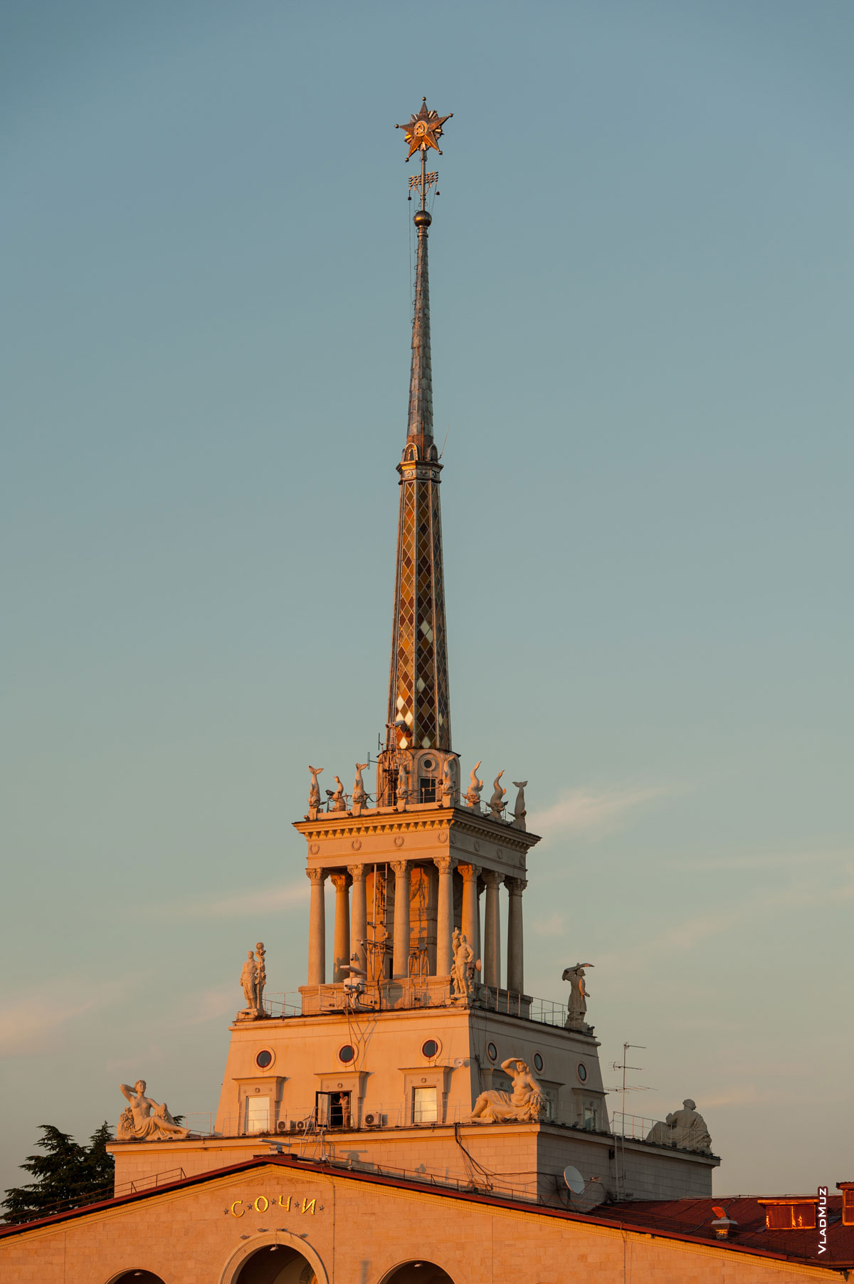 Фото башни Морского вокзала в Сочи