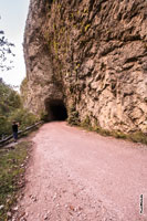 Фото входа в тоннель в ущелье Ахцу на старом Краснополянском шоссе в Сочи