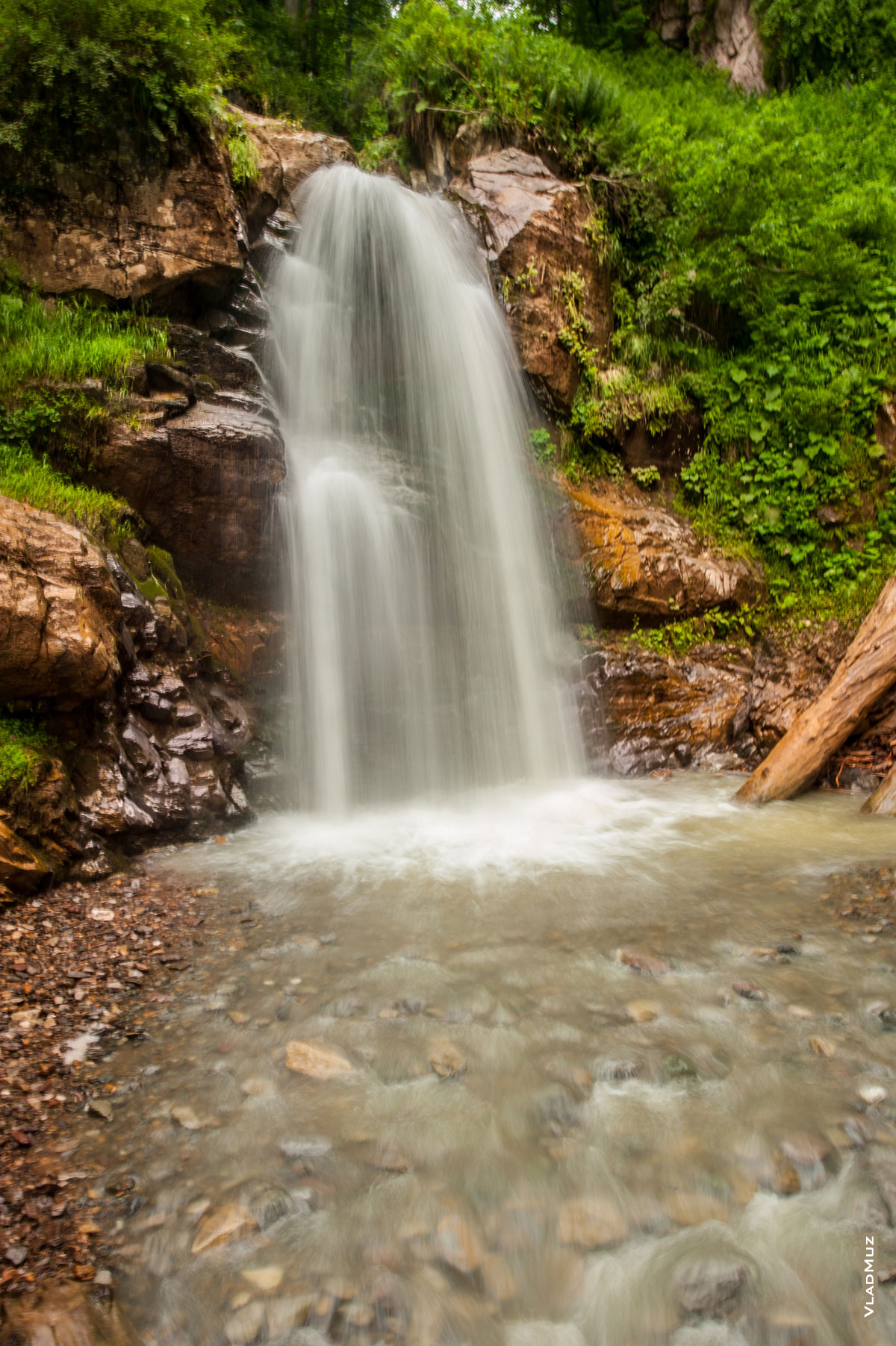 Фото водопада «Чара» в парке водопадов «Менделиха»