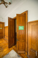 Фото дверей в зал видеоэкскурсии по сталинской даче в Сочи