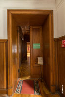Фото двери в зал дегустации вин на даче Сталина в Сочи
