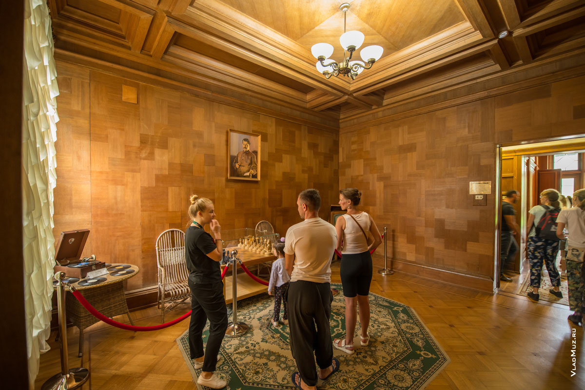 Фото комнаты отдыха на даче Сталина в Сочи