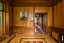 Фото портрета Василия Сталина в его комнате на сталинской даче в Сочи