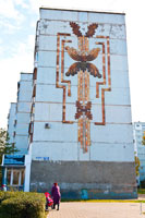 Проспект Строителей: символы Волгодонска, памятники, барельефы, мозаика на стенах домов