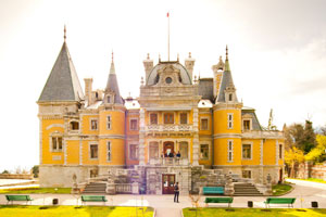 Массандровский дворец в Ялте в Крыму, фотографии